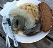 Schlachtschüssel mit Sauerkraut und Brot zum Unkostenbeitrag von 10,00€